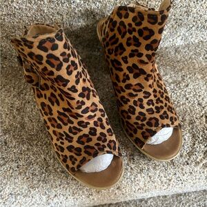 Very Volatile Tan Leopard Sandals